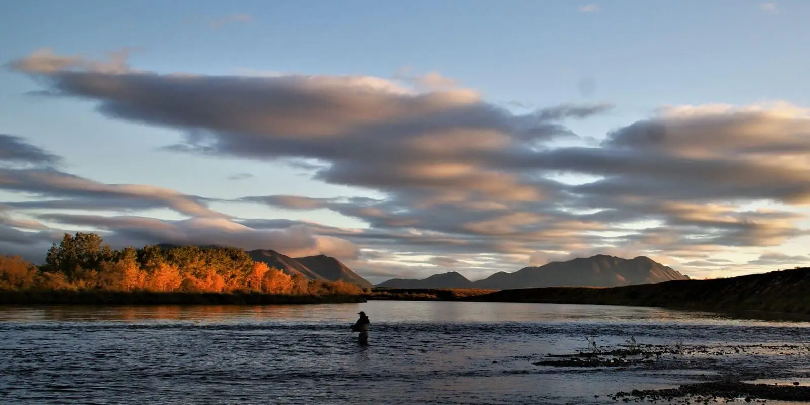 angler-at-sunset-togiak-river-float-fishing-trip